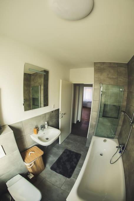 Wunderschoene Neue 3,5 Zimmerwohnung Naehe Kassel Bis 4 Erwachsene 3 Kinder Fuldatal Exteriér fotografie